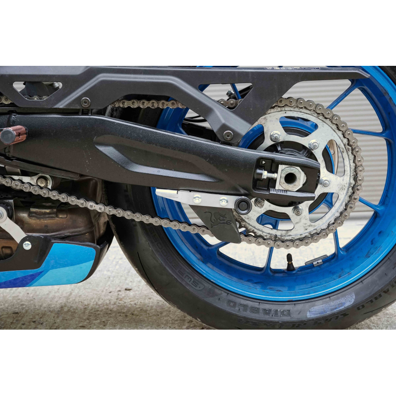 Dent de requin sous bras oscillant Suzuki GSX-8S