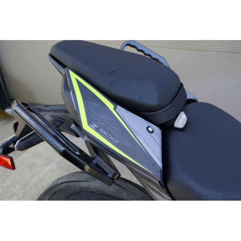 Poignées passager arrière Kawasaki Z900 a partir de 2025