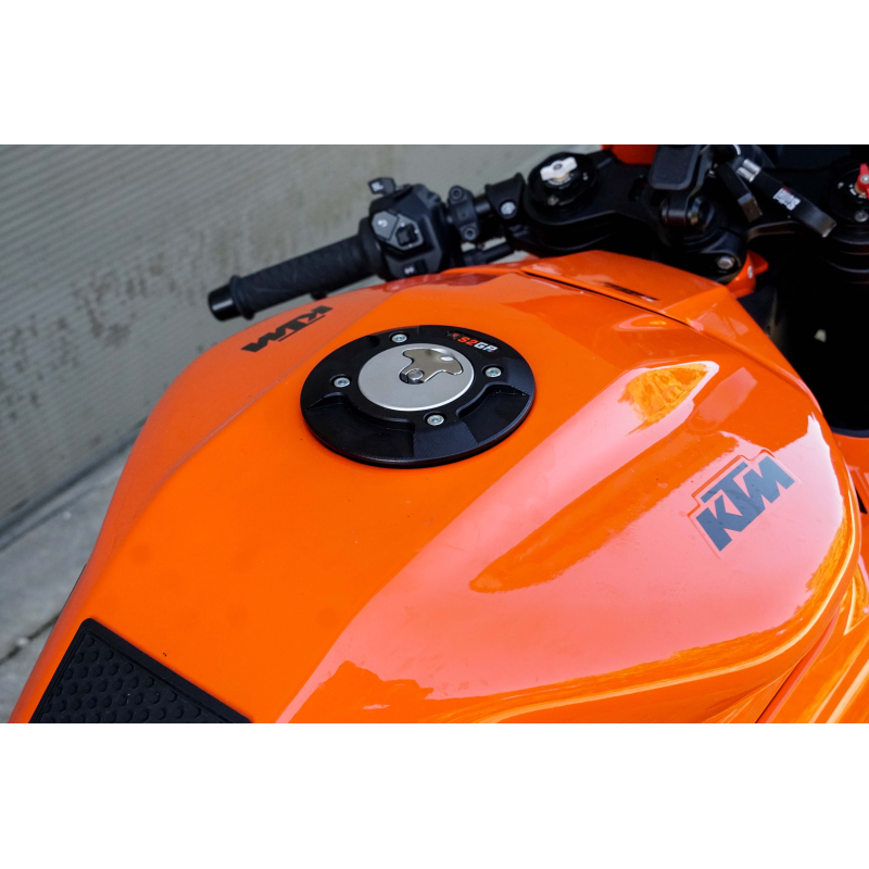 KTM RC990R quick release fuel cap