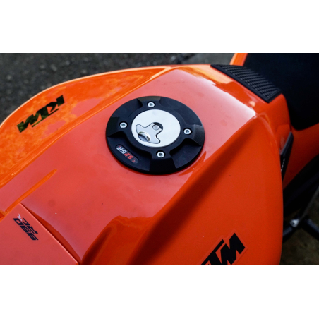 KTM RC990R quick release fuel cap